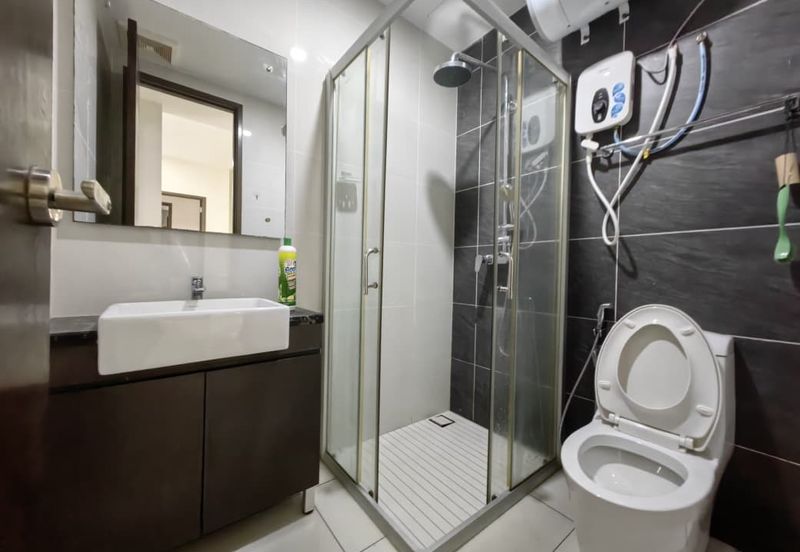 Baypoint @ Country Garden Danga Bay