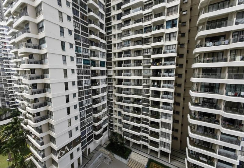 Baypoint @ Country Garden Danga Bay