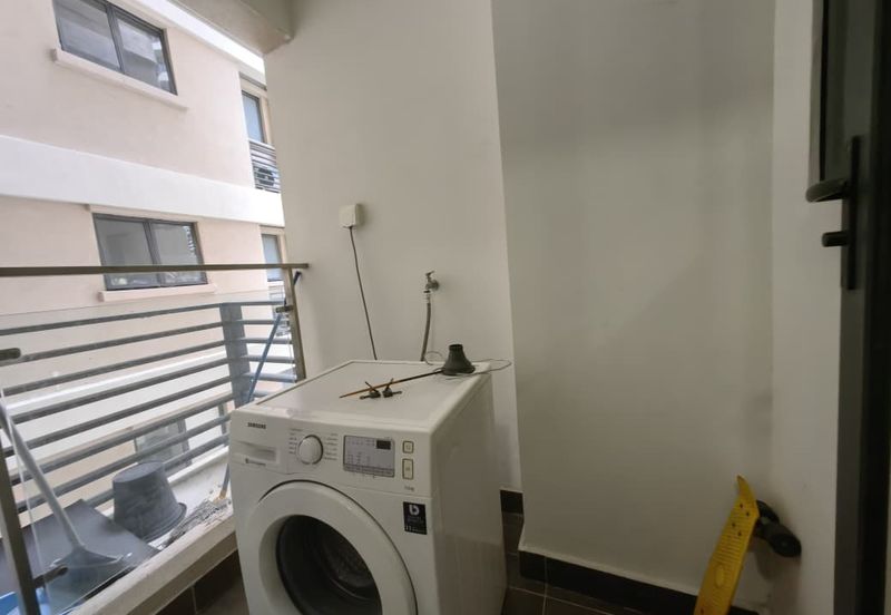 Baypoint @ Country Garden Danga Bay