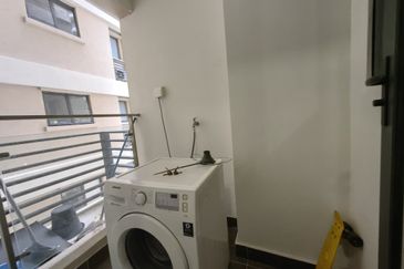 Baypoint @ Country Garden Danga Bay