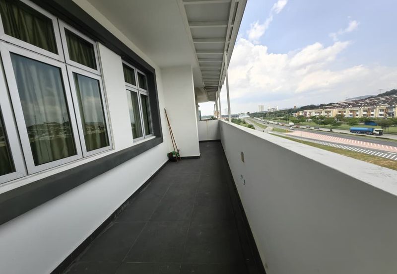 Meridin Bayvue Apartment