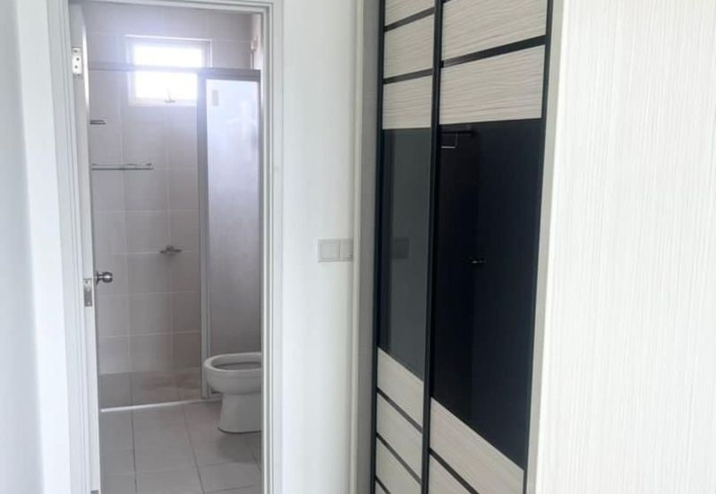 Meridin Bayvue Apartment