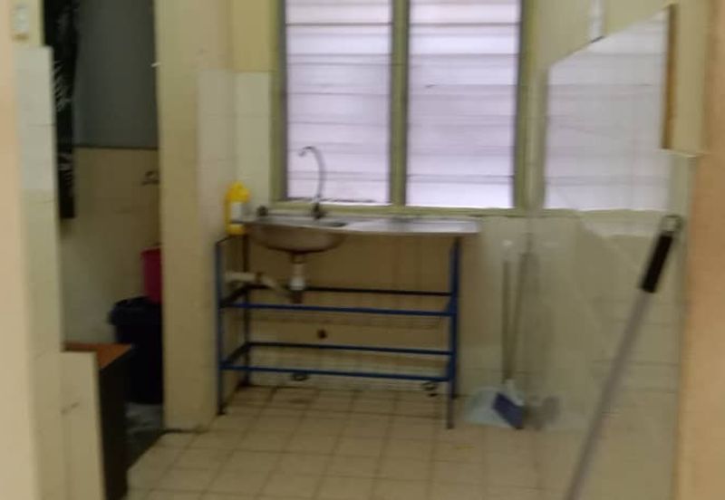 Seri Kembangan, Flat Lama, Pangsapuri Mawar Jaya, Walking MRT