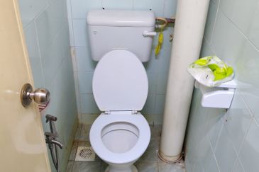 Seri Kembangan, Flat Lama, Pangsapuri Mawar Jaya, Walking MRT