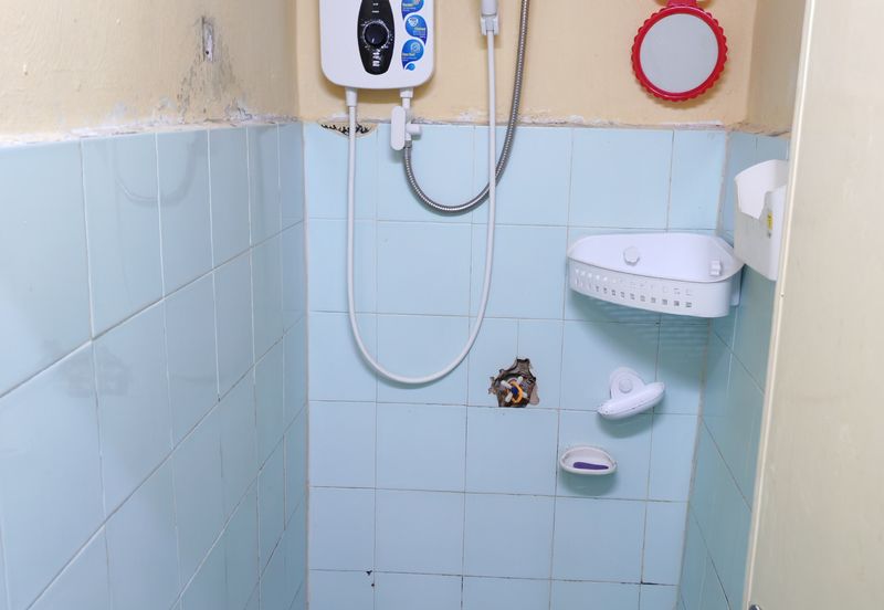 Seri Kembangan, Flat Lama, Pangsapuri Mawar Jaya, Walking MRT