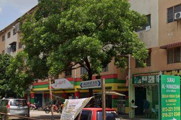 Seri Kembangan, Flat Lama, Pangsapuri Mawar Jaya, Walking MRT