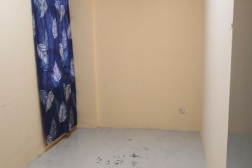 Seri Kembangan, Flat Lama, Pangsapuri Mawar Jaya, Walking MRT