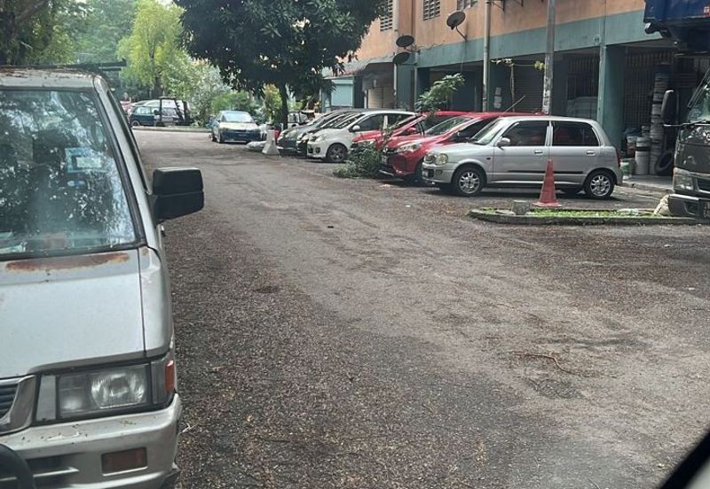 Seri Kembangan, Flat Lama, Pangsapuri Mawar Jaya, Walking MRT