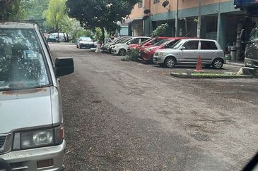 Seri Kembangan, Flat Lama, Pangsapuri Mawar Jaya, Walking MRT