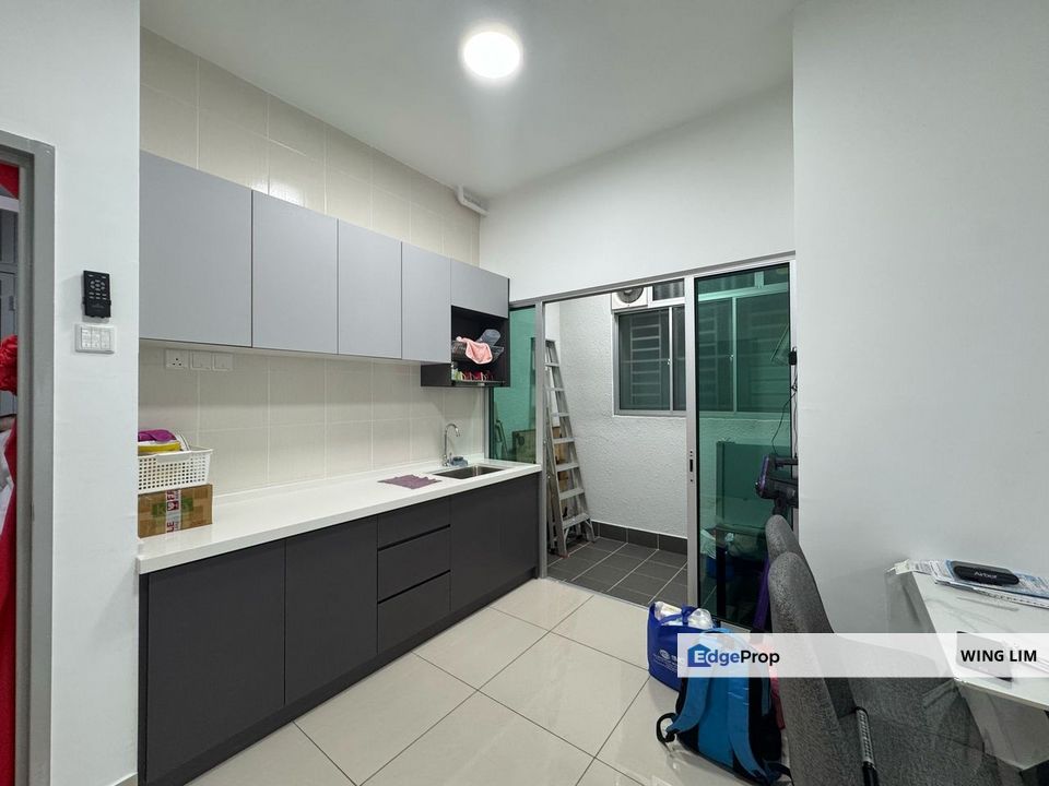 ALMOST Fully 𝐅𝐮𝐫𝐧𝐢𝐬𝐡𝐞𝐝 2𝐑2𝐁 𝐀𝐯𝐚𝐢𝐥𝐚𝐛𝐥𝐞 𝐢𝐧 𝐑𝐚𝐳𝐚𝐤 𝐂𝐢𝐭𝐲 @ 𝐒𝐮𝐧𝐠𝐚𝐢 𝐁𝐞𝐬𝐢, Kuala Lumpur, Salak Selatan