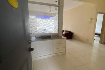 For Sale Pangsapuri Taman Pelangi, Ayer Keroh, Melaka.