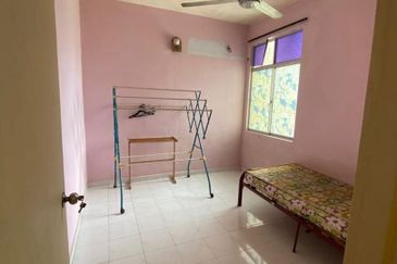 For Sale Pangsapuri Taman Pelangi, Ayer Keroh, Melaka.