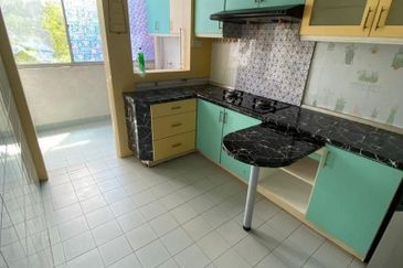 For Sale Pangsapuri Taman Pelangi, Ayer Keroh, Melaka.