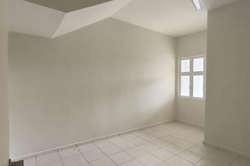 Gated & Guarded 2 Storey Terrace House, Taman One Krubong, Krubong Melaka For Sale