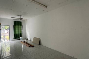 Teres Setingkat, Taman Ayer Molek Seksyen 1, Melaka