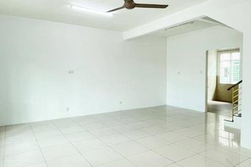 Superlink 2 Tingkat Intermediate, Taman Merdeka , Batu Berendam Melaka