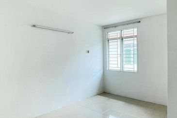 Superlink 2 Tingkat Intermediate, Taman Merdeka , Batu Berendam Melaka