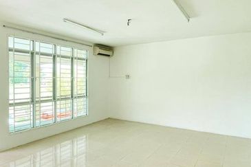 Superlink 2 Tingkat Intermediate, Taman Merdeka , Batu Berendam Melaka