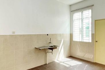 Superlink 2 Tingkat Intermediate, Taman Merdeka , Batu Berendam Melaka