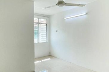 Superlink 2 Tingkat Intermediate, Taman Merdeka , Batu Berendam Melaka