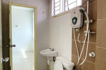 Superlink 2 Tingkat Intermediate, Taman Merdeka , Batu Berendam Melaka