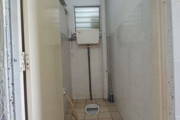 Sesuai untuk Pelabura! Freehold Pangsapuri Taman Tasik Utama, Melaka 