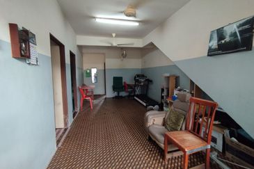 Townhouse Tingkat Atas Taman Angsamas, Durian Tunggal Untuk Dijual