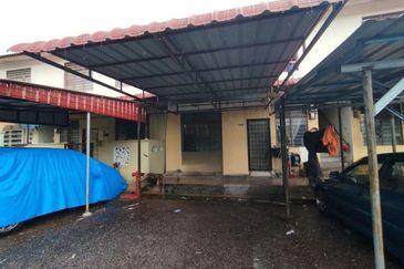 Townhouse Tingkat Atas Taman Angsamas, Durian Tunggal Untuk Dijual