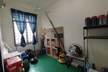 Townhouse Tingkat Atas Taman Angsamas, Durian Tunggal Untuk Dijual