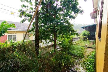 Townhouse Tingkat Atas Taman Angsamas, Durian Tunggal Untuk Dijual