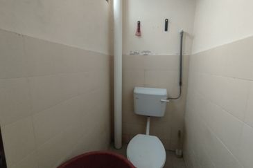 Townhouse Tingkat Atas Taman Angsamas, Durian Tunggal Untuk Dijual