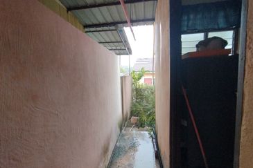 Townhouse Tingkat Atas Taman Angsamas, Durian Tunggal Untuk Dijual
