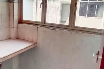 Apartment Cheras Perdana Block C Bandar Tun Hussein Onn Cheras Selangor.