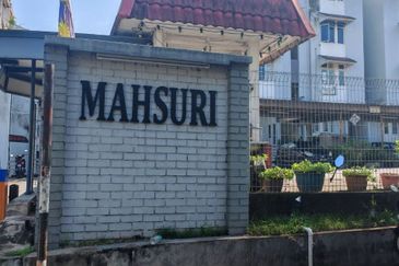 Freehold Low Level Mahsuri Apartment Setiawangsa, KL near to Setiawangsa Commercial Center 