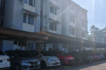 Freehold Low Level Mahsuri Apartment Setiawangsa, KL near to Setiawangsa Commercial Center 