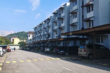Freehold Low Level Mahsuri Apartment Setiawangsa, KL near to Setiawangsa Commercial Center 