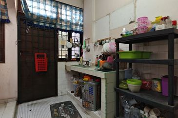 Freehold Low Level Mahsuri Apartment Setiawangsa, KL near to Setiawangsa Commercial Center 