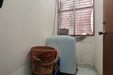 Freehold Low Level Mahsuri Apartment Setiawangsa, KL near to Setiawangsa Commercial Center 