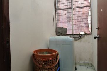 Freehold Low Level Mahsuri Apartment Setiawangsa, KL near to Setiawangsa Commercial Center 