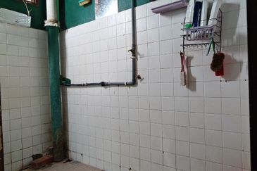 Freehold Low Level Mahsuri Apartment Setiawangsa, KL near to Setiawangsa Commercial Center 