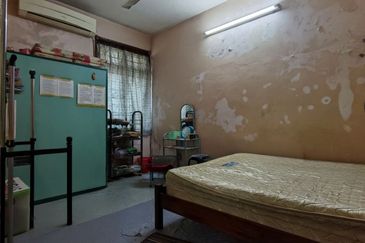 Freehold Low Level Mahsuri Apartment Setiawangsa, KL near to Setiawangsa Commercial Center 