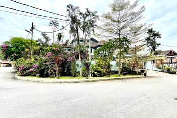Corner Lot, Facing Open, 2.5 Storey Bungalow, Jalan H, Taman Melawati with Swimming Pool  - dual frontage 