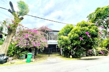 Corner Lot, Facing Open, 2.5 Storey Bungalow, Jalan H, Taman Melawati with Swimming Pool  - dual frontage 