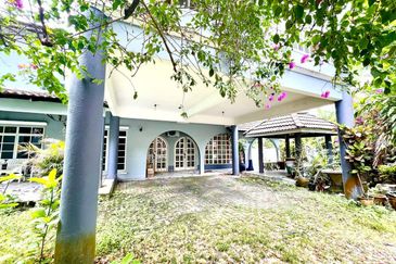 Corner Lot, Facing Open, 2.5 Storey Bungalow, Jalan H, Taman Melawati with Swimming Pool  - dual frontage 