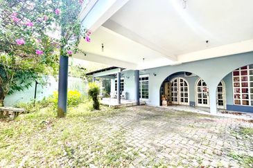 Corner Lot, Facing Open, 2.5 Storey Bungalow, Jalan H, Taman Melawati with Swimming Pool  - dual frontage 