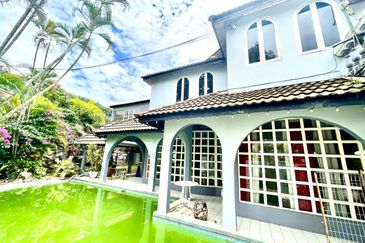 Corner Lot, Facing Open, 2.5 Storey Bungalow, Jalan H, Taman Melawati with Swimming Pool  - dual frontage 