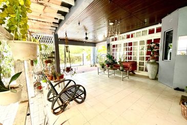 Corner Lot, Facing Open, 2.5 Storey Bungalow, Jalan H, Taman Melawati with Swimming Pool  - dual frontage 