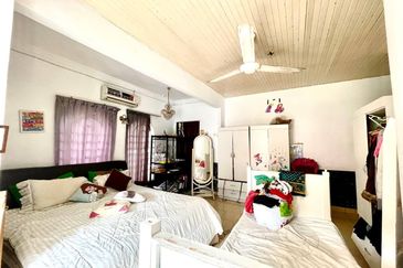 Corner Lot, Facing Open, 2.5 Storey Bungalow, Jalan H, Taman Melawati with Swimming Pool  - dual frontage 