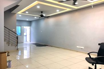 Facing Open, 3 Storey Bayu Height 2, Taman Bayu Heights 2, Seri kembangan