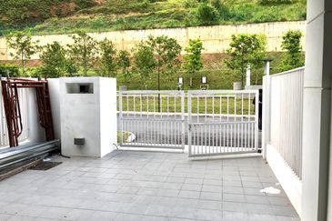 Facing Open, 3 Storey Bayu Height 2, Taman Bayu Heights 2, Seri kembangan